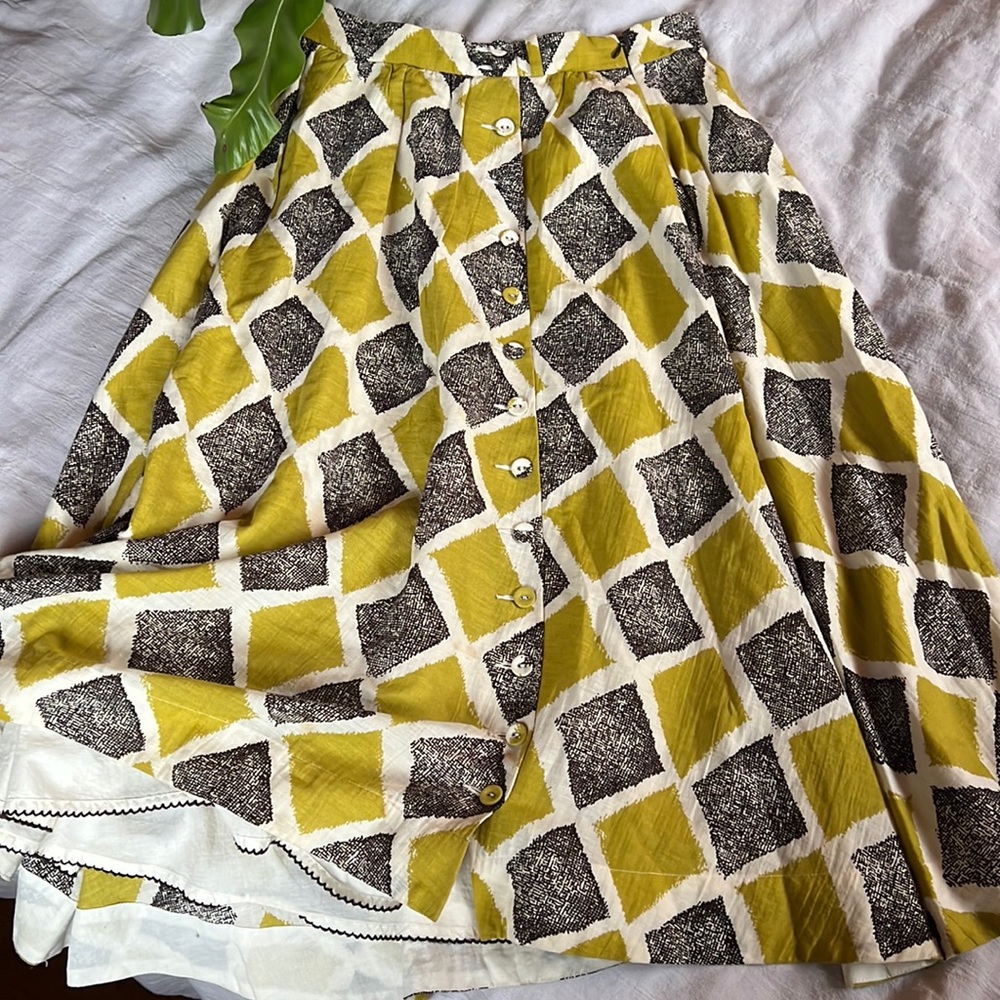 RARE Anthropologie Size 2 Shifting Buttons MIDI Skirt by Esme & Esyllte